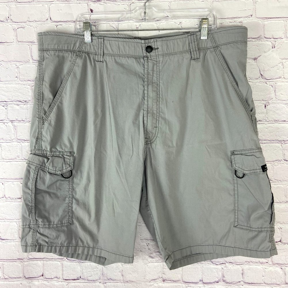 Wrangler Men's Gray Cargo Shorts Size: 40